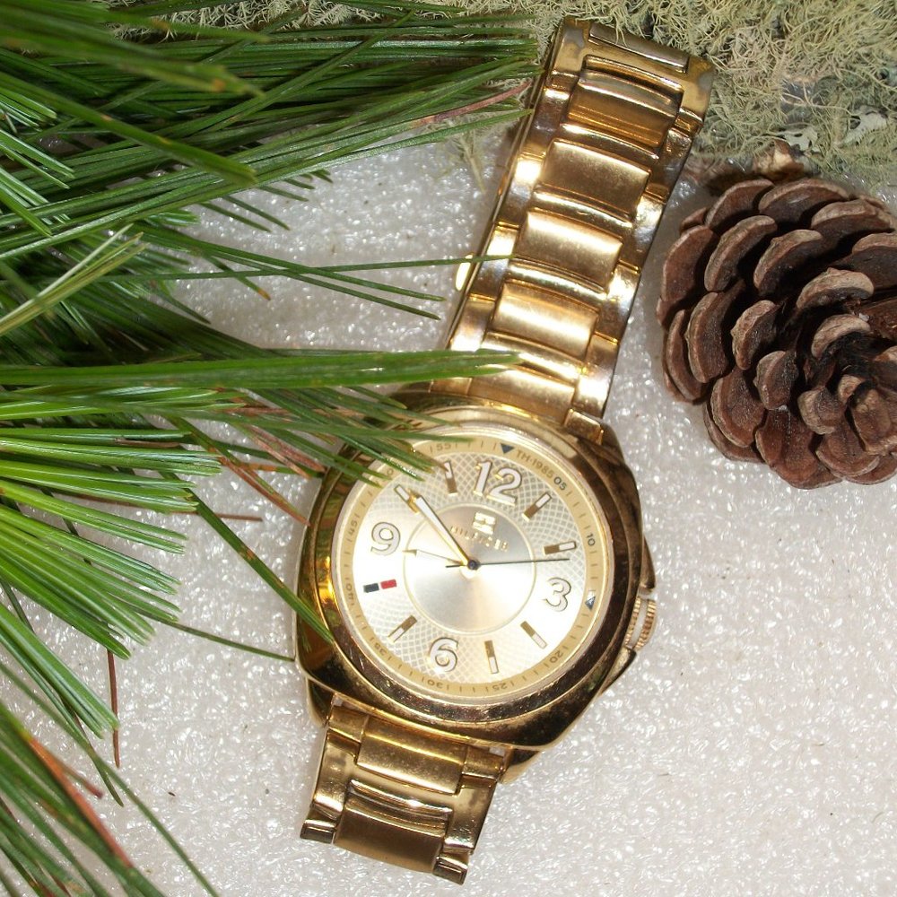 TOMMY HILFIGER Men's Watch Gold Tone Link Band New Battery Installed